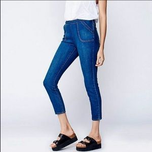 HP✨Free People Braided High Waisted Crop Jeans🌸